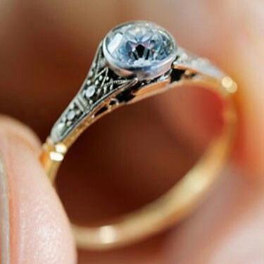 Bague vintage en cristal bleu avec anneau doré arrondi