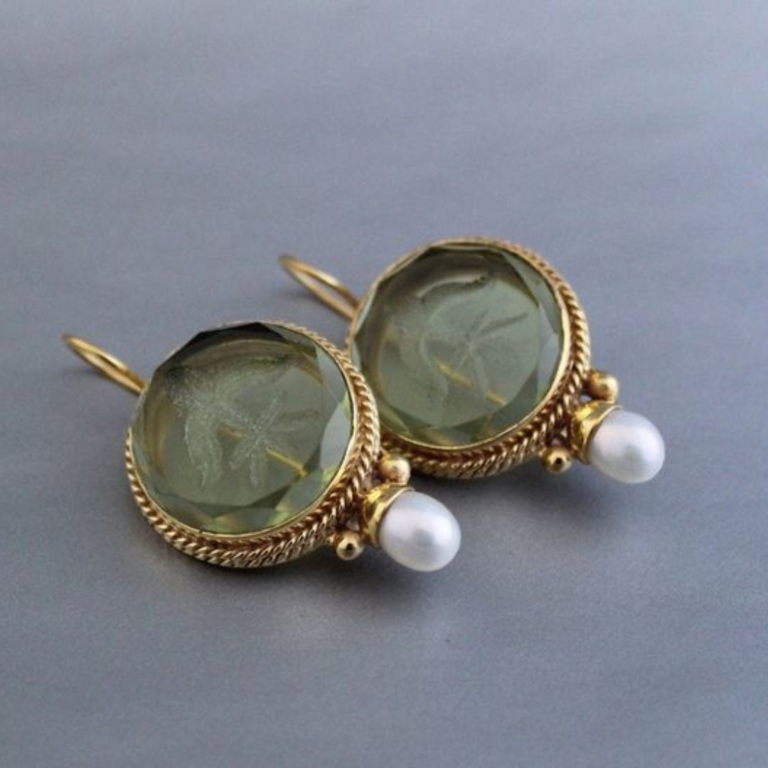 Boucles d'oreilles vintage en perles et pierres vertes arrondies