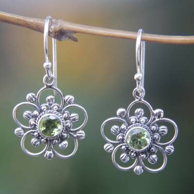 Boucles d'oreilles vintage pendantes en forme de fleur avec zircone verte