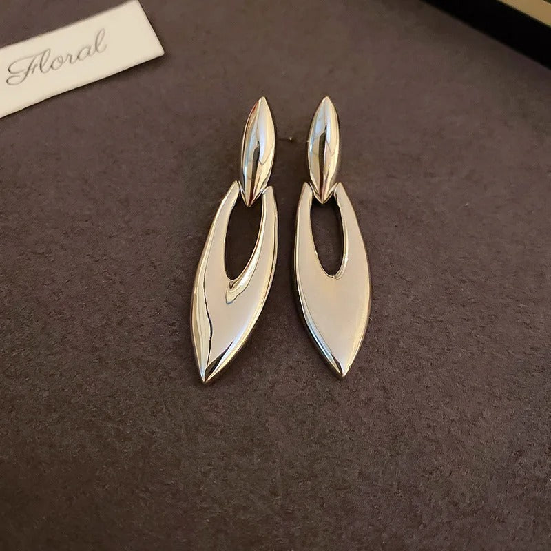 Boucles d'oreilles abstraites en argent de style antique avec motif feuille - Lydieannejewelry