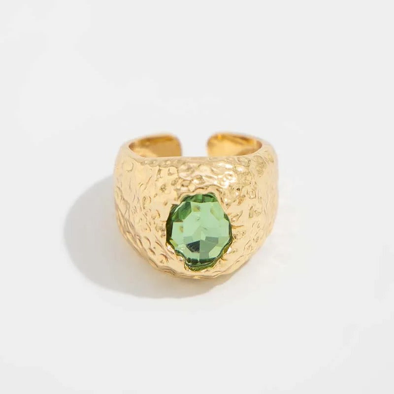 Bague ajustable en or avec pierre précieuse verte texturée - Lydieannejewelry