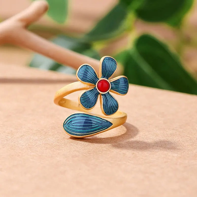 Bague ajustable rétro en or avec fleur en émail bleu et pierre rouge - Lydieannejewelry