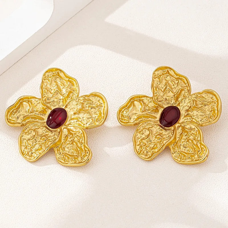 Boucles d'oreilles classiques en or avec pierre rouge ovale en forme de fleur - Lydieannejewelry