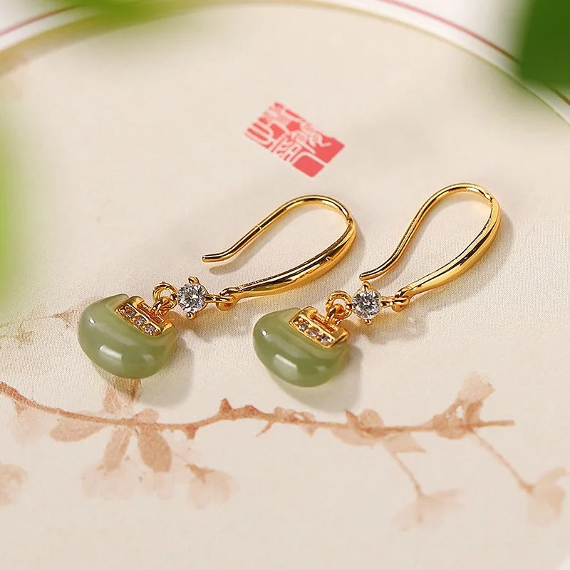 Boucles d'oreilles classiques en or et cristal vert jade en forme de goutte - Lydieannejewelry