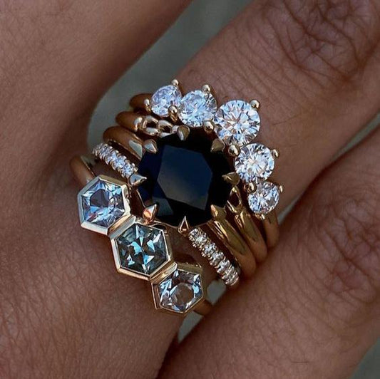 Ensemble de bagues vintage brillantes foncées