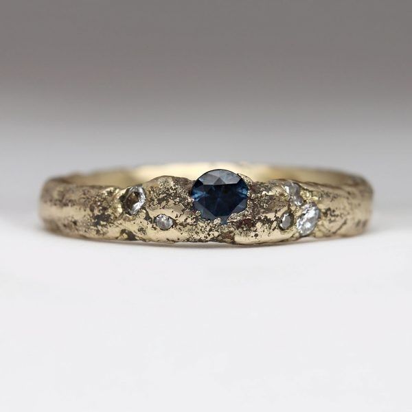 Bague vintage en or bleu forgé avec zircone