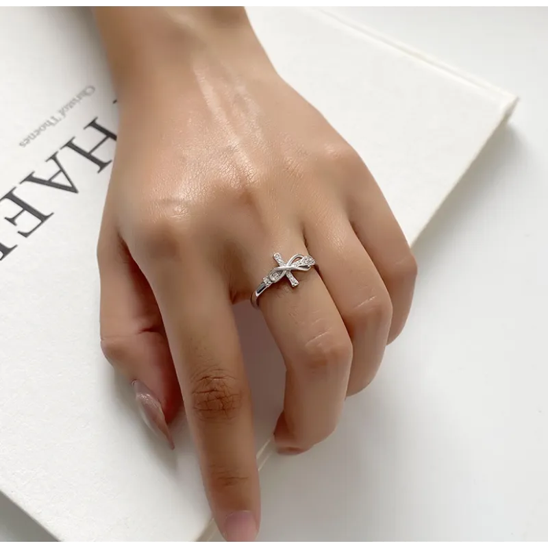 Élégante bague croix ajustable bicolore