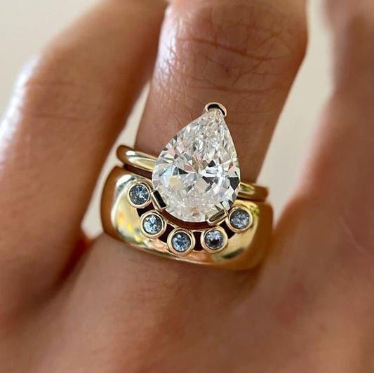 Ensemble de bagues vintage en or avec pendentifs en verre blanc