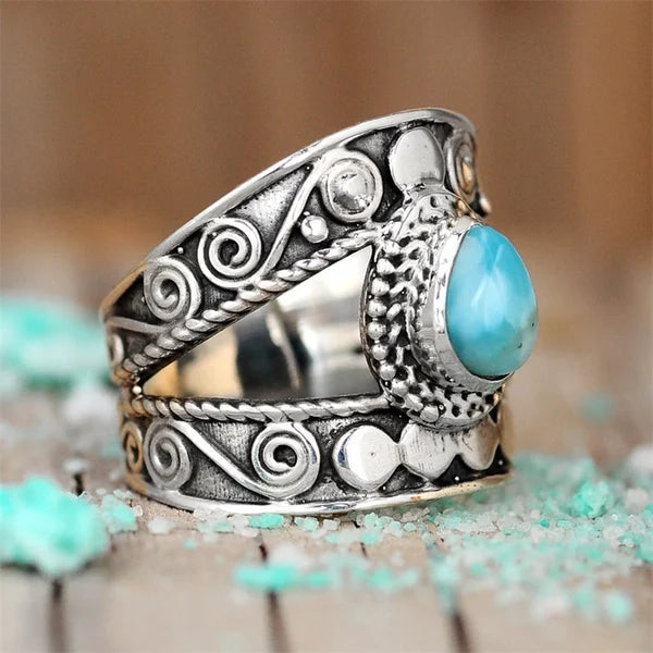 Bague ajourée avec pendentif turquoise