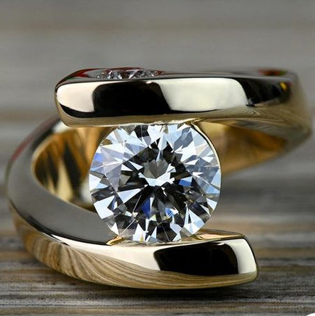 Bague vintage torsadée en or et zircone