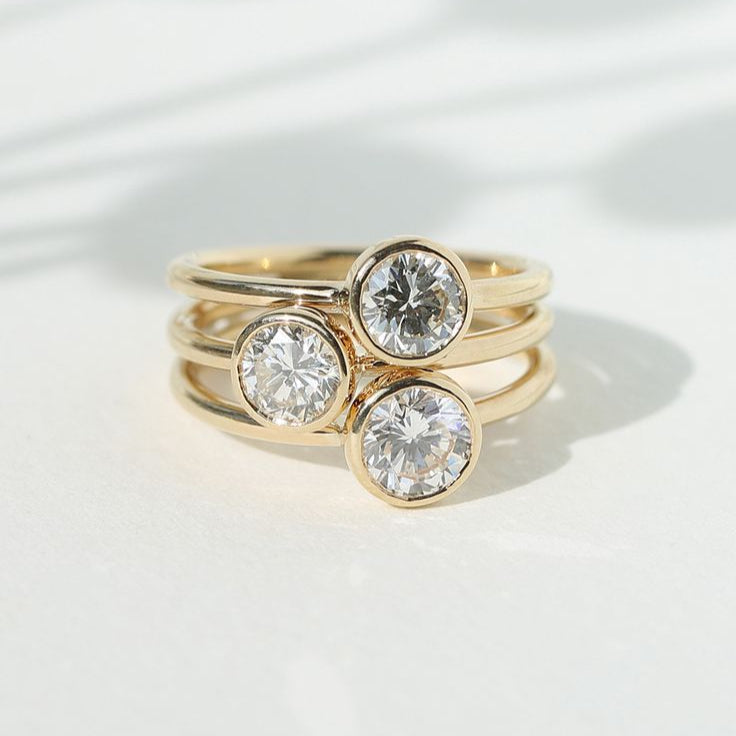 Bague vintage ronde brillante à triple cristal