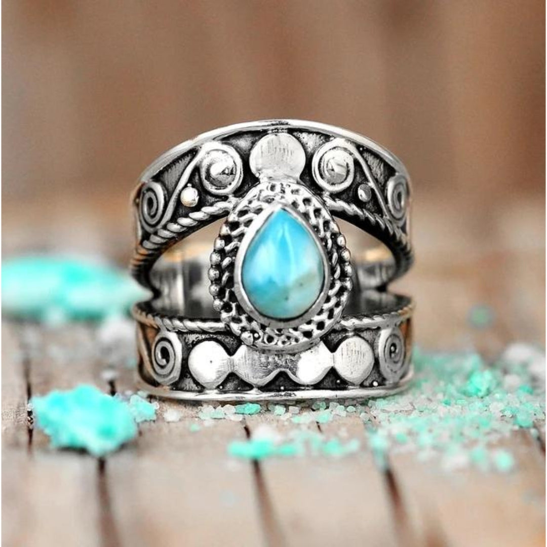 Bague ajourée avec pendentif turquoise