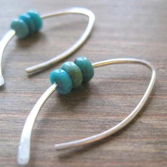 Boucles d'oreilles bohèmes ondulées avec pierres turquoise en argent sterling