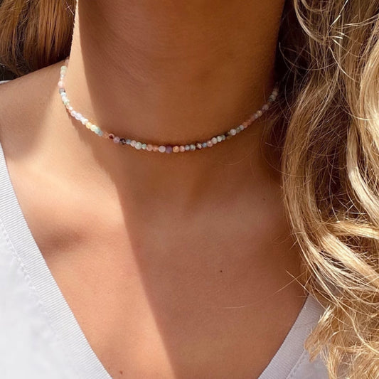 Collier vintage avec pierres colorées