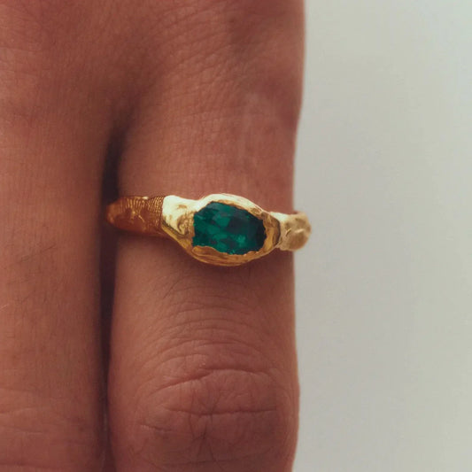 Bague vintage verte forgée en or