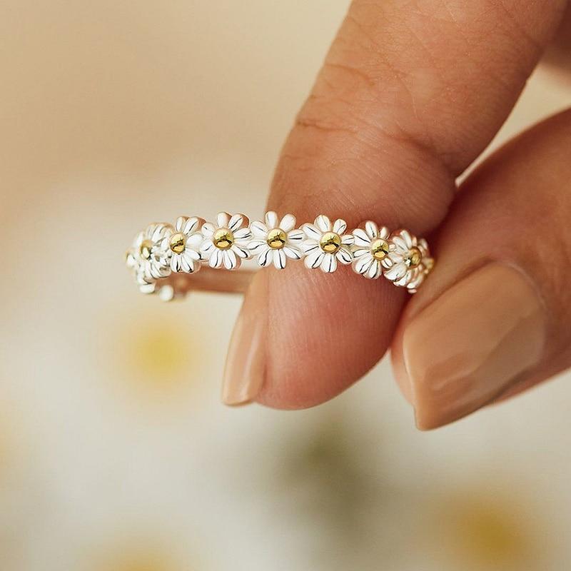 Bague ajustable en argent et émail peint à la main avec motif marguerite