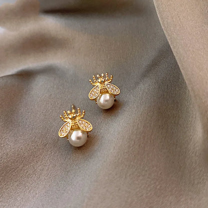 Boucles d'oreilles Honey Bee Pearl Stud – Bijoux élégants dorés pour femmes