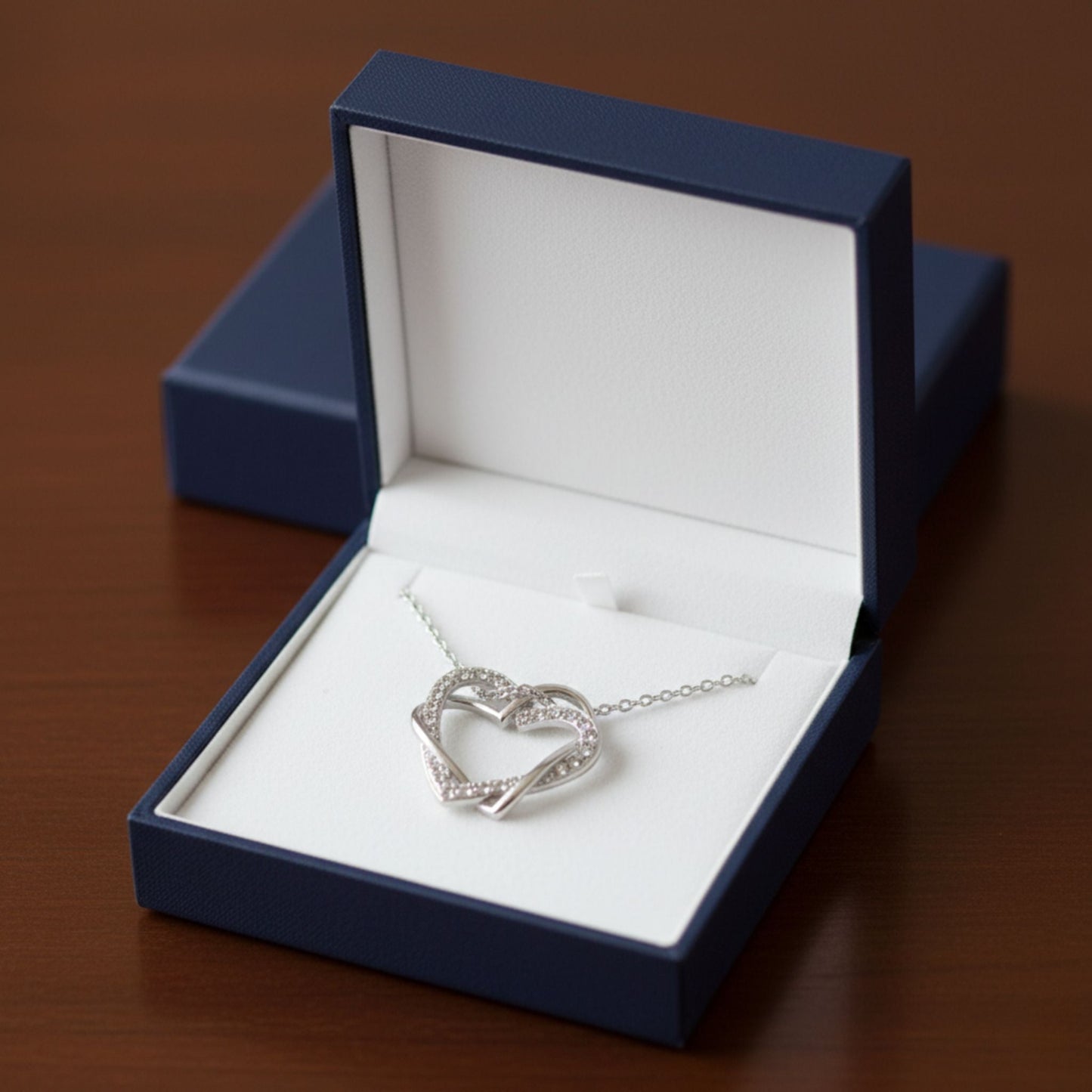 Collier et boucles d'oreilles en diamant en forme de cœur