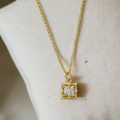 Collier baguette carré Illaria - Lydieannejewelry