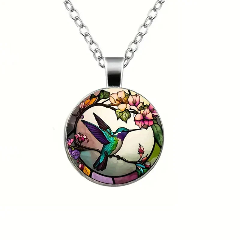 Collier pendentif colibri sous cloche en verre