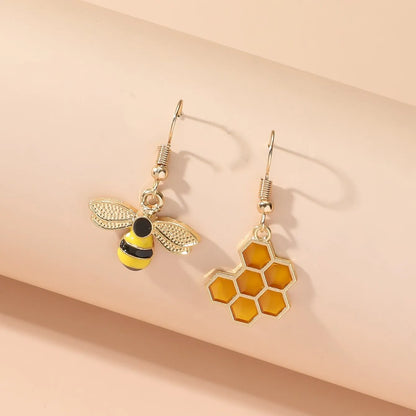 Boucles d'oreilles Honeycomb & Bee Drop – Bijoux dorés pour femmes