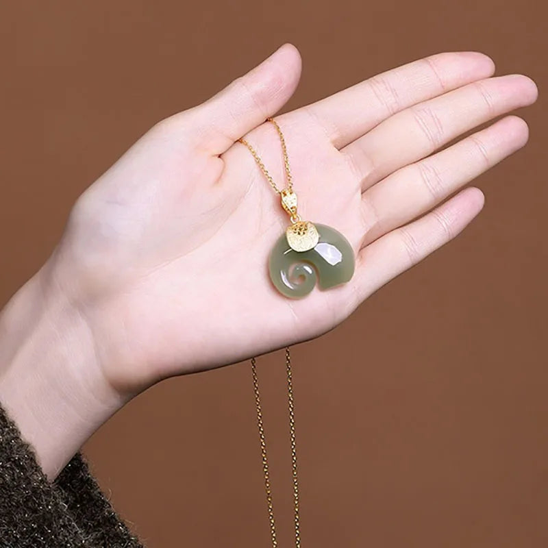 Collier pendentif éléphant en jade Hetian – chaîne plaquée or 18 carats pour femme