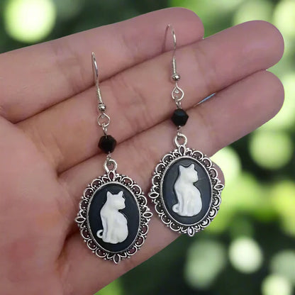 Boucles d'oreilles pendantes vintage avec chat blanc – Bijoux pour femmes avec monture en argent