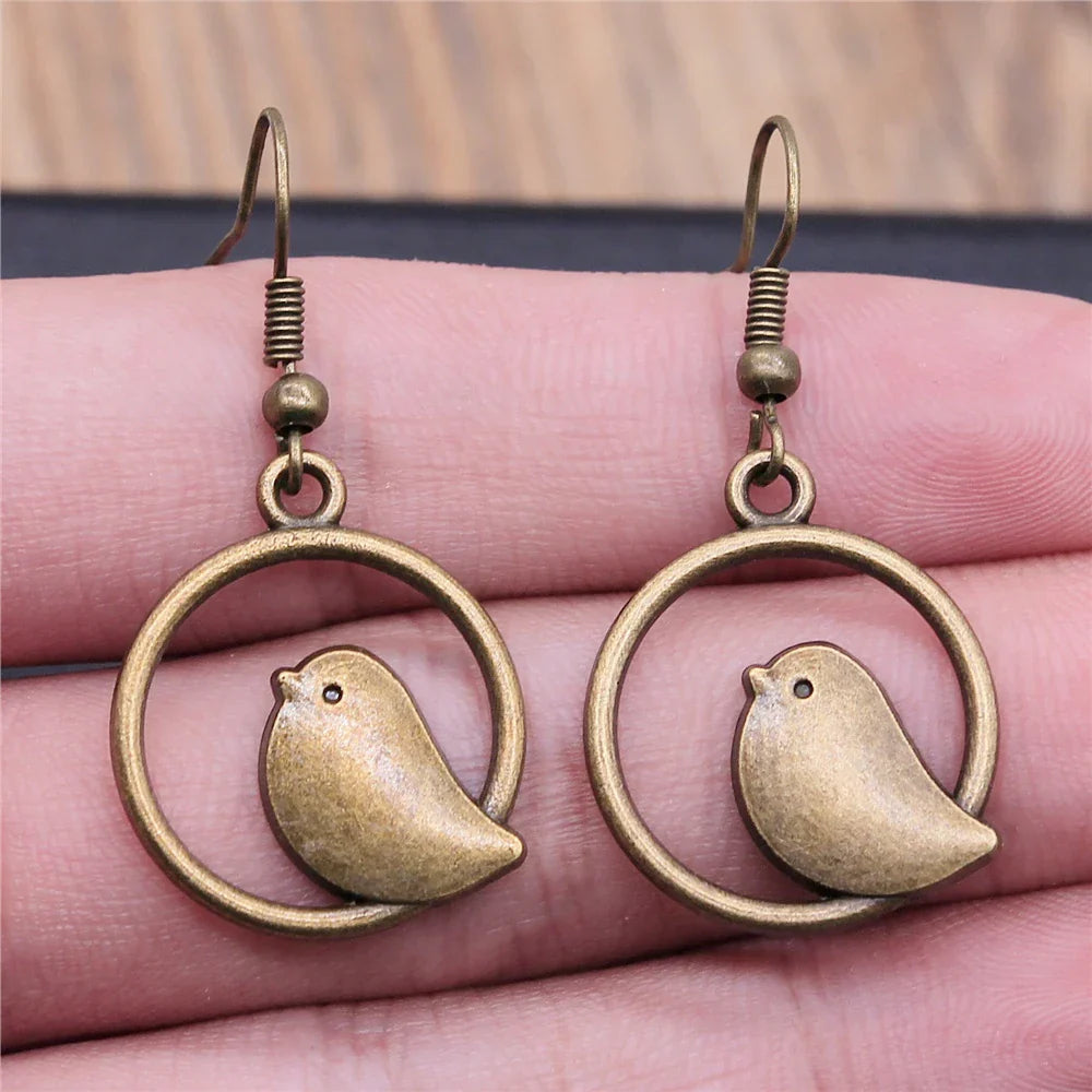 Boucles d'oreilles pendantes vintage avec pendentif oiseau – Bijoux bohèmes faits main