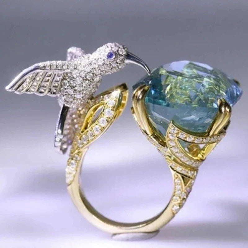 Bague ajustable avec colibri couleur aigue-marine – plaquée or 14 carats