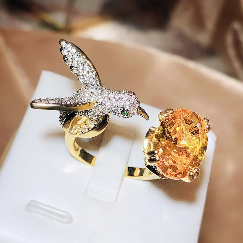 Bague ajustable avec pierre précieuse colibri – Zircon, plaquée or 14 carats