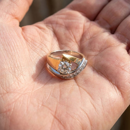 Bague vintage irrégulière en or et argent avec zircone