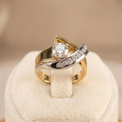 Bague vintage irrégulière en or et argent avec zircone