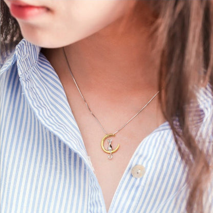 Collier élégant avec croissant de lune et chat