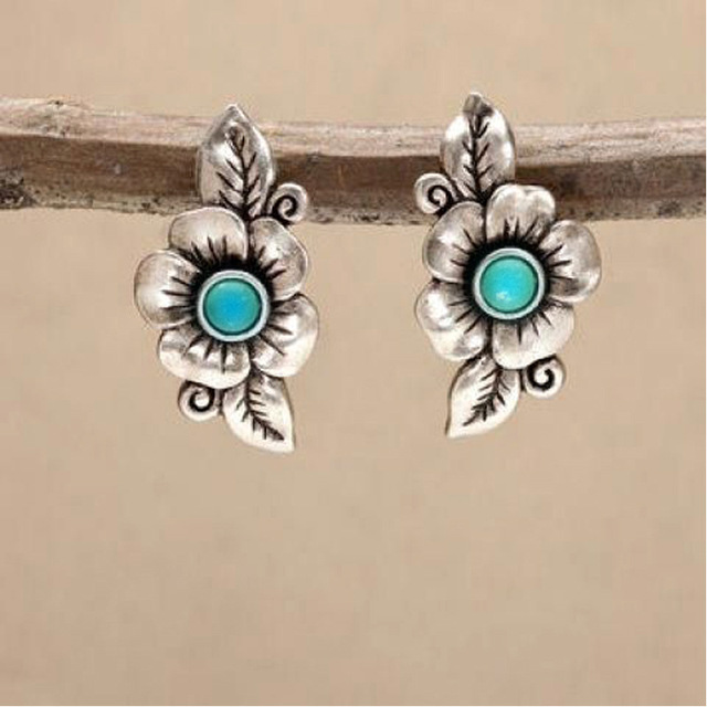 Boucles d'oreilles bohèmes avec fleur en opale bleue en argent sterling