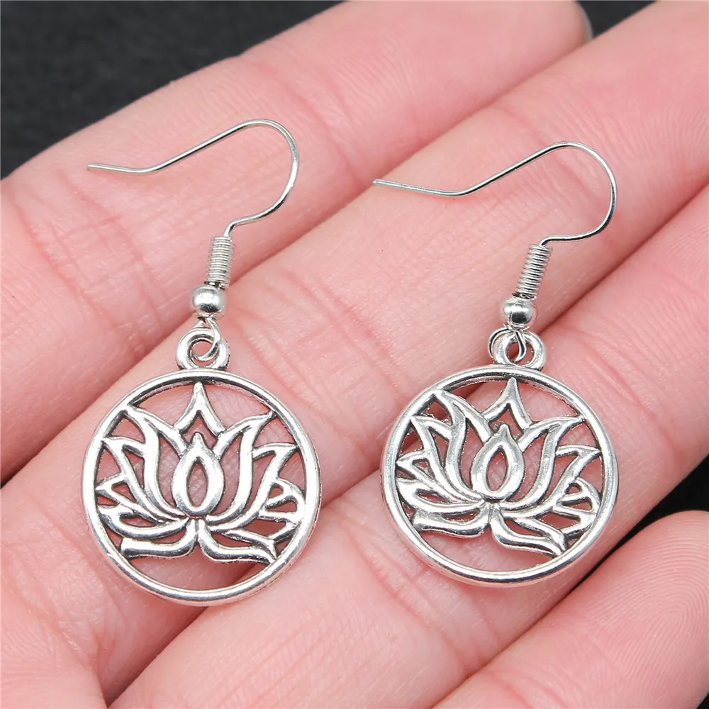 Boucles d'oreilles vintage lotus argentées arrondies