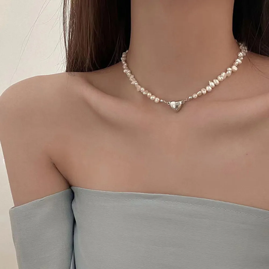 Élégant collier cœur en argent et perles