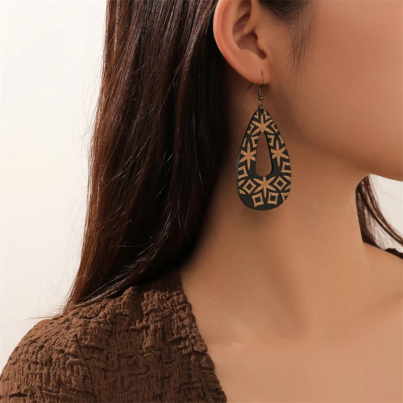 Boucles d'oreilles vintage noires creuses