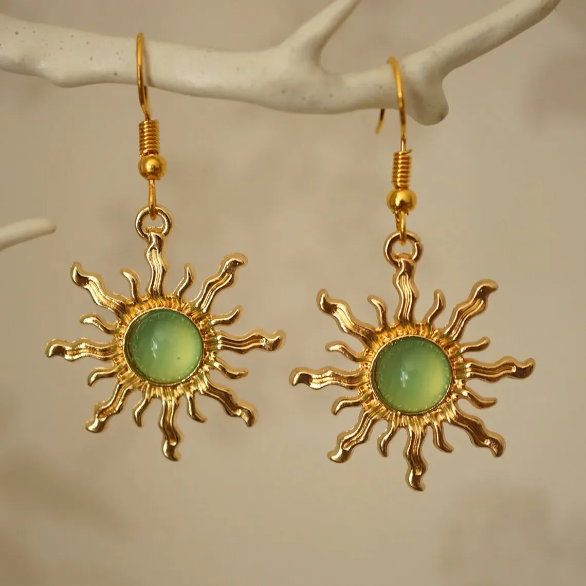 Boucles d'oreilles vintage or vert soleil