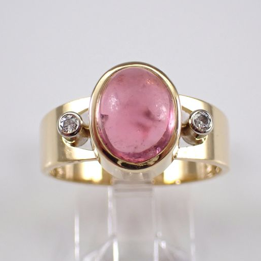 Bague vintage ovale en verre rose incrusté