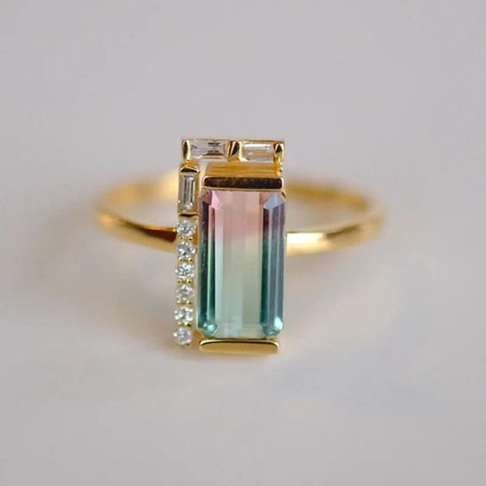 Bague vintage rectangulaire en or et verre bleu