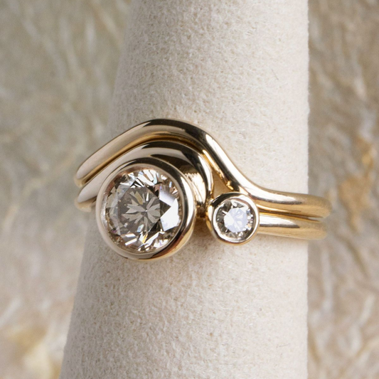 Bague vintage spirale ondulée en zircone