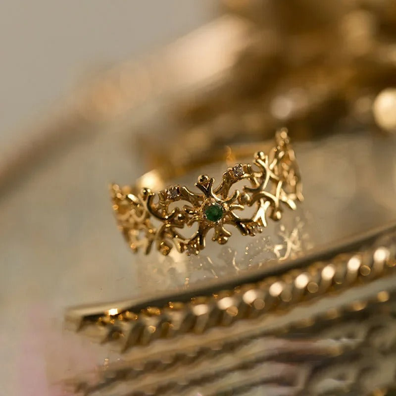 Bague ajustable intemporelle en or avec pierre précieuse verte en forme de flocon de neige - Lydieannejewelry