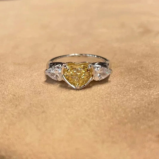 Bague vintage ajustable avec cœur jaune et pierres précieuses blanches - Lydieannejewelry