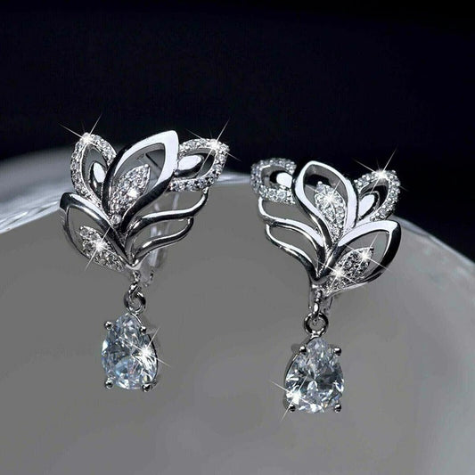 Boucles d'oreilles argentées en cristal à motif floral scintillant - Lydieannejewelry