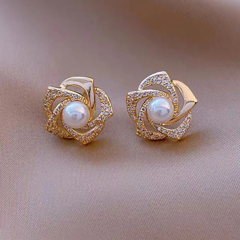 Boucles d'oreilles spirales en forme de pétales de fleurs avec perles - Lydieannejewelry