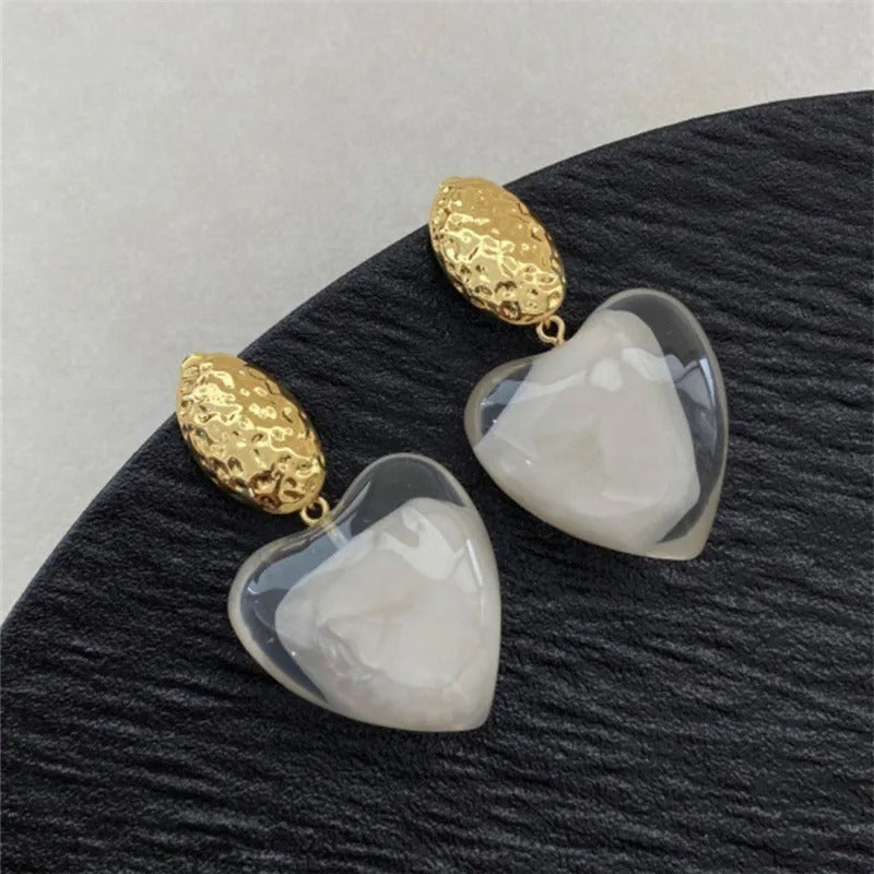 Boucles d'oreilles classiques en résine transparente taillée en forme de cœur et texturées - Lydieannejewelry