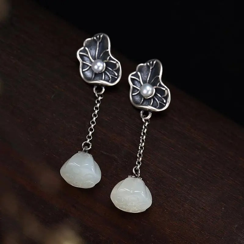 Boucles d'oreilles classiques en argent et jade blanc en forme de feuille de lotus avec perles - Lydieannejewelry