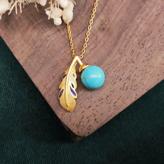Collier pendentif plume vintage en or et perles turquoise - Lydieannejewelry