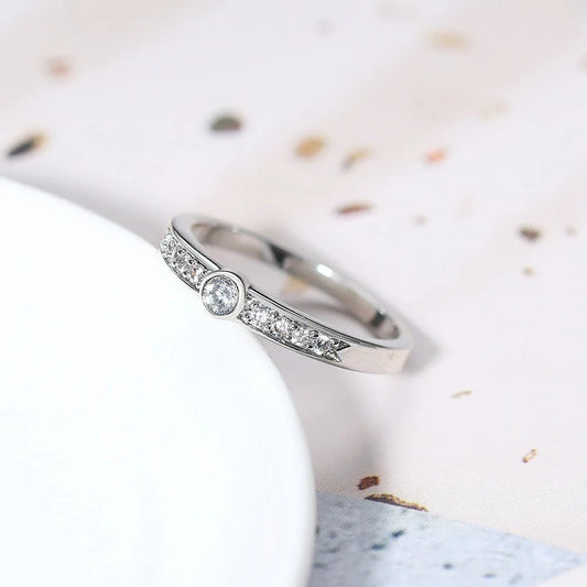 Bague classique en argent avec pierre ronde centrale - Lydieannejewelry