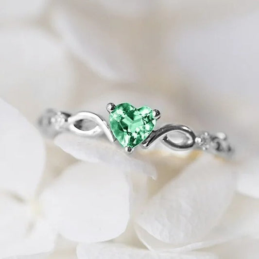 Bague classique en argent avec pierre précieuse verte en forme de cœur - Lydieannejewelry